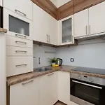 Vibrant Mokotow Business Centre By Renters 아파트